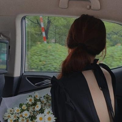 穿越后，我攻略了三个大佬